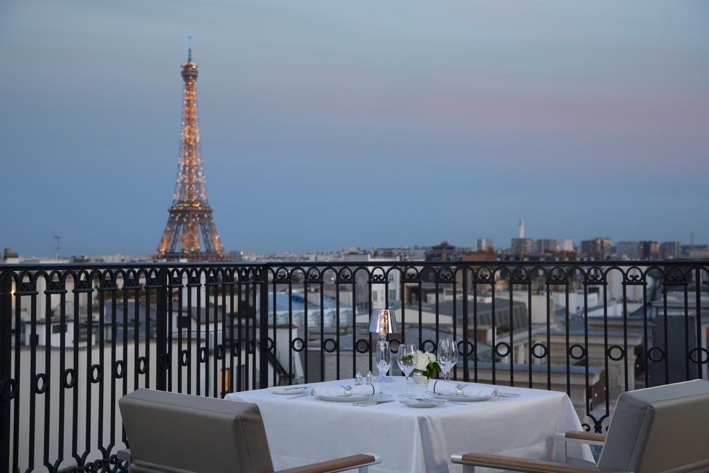 Hotel com vista da Torre Eiffel Hotel The Peninsula Paris